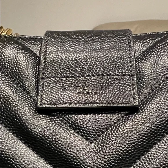 Yves Saint Laurent Black Quilted Shoulder Bag with Gold Chains - Picture 3 of 9